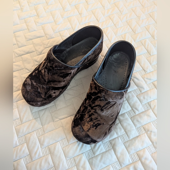 Dansko Velvet Velour Size 40=9 Brown shoes - Picture 2 of 8